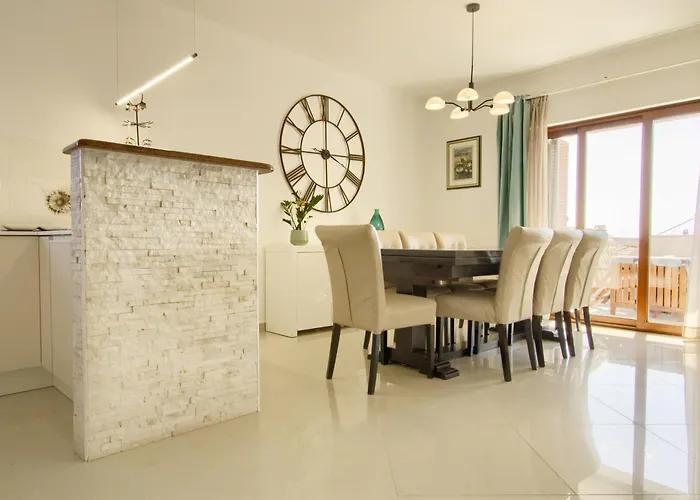 Sea & Olive - Modern Near *