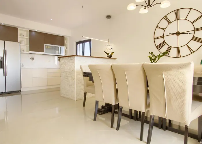 Sea & Olive - Modern Near *